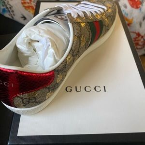 Brand new never worn Gucci shoes size 39 1/2